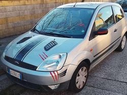 Usata 2003 Ford Fiesta Ambiente Tre volumi | 2500 € (Buon prezzo)