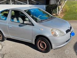 Grigio Usata 1999 Toyota Yaris Sol Due volumi | 1300 € (Buon prezzo)
