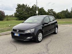 Usata 2013 VW Polo Comfortline Tre volumi | 5600 € (Buon prezzo)