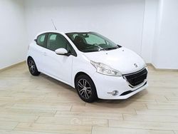 Bianco Usata 2013 Peugeot 208 Allure Due volumi | 5900 € (Buon prezzo)