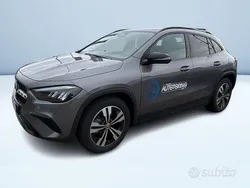 Grigio Nuova 2024 Mercedes GLA180 Advanced SUV | 40.500 € (Buon prezzo)