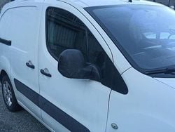 Bianco Usata 2009 Peugeot Partner Tepee Premium Monovolume | 3800 €