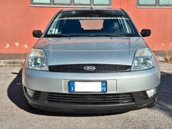 Grigio Usata 2004 Ford Fiesta Due volumi | 2200 € (Buon prezzo)
