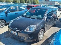 Nero Usata 2007 Ford Fiesta Due volumi | 2490 € (Buon prezzo)