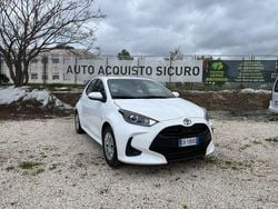 Bianco Nuova 2026 Toyota Yaris Hybrid Active Tre volumi | 18.790 € (Ottimo prezzo)