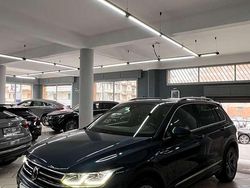 Blu/azzurro Usata 2020 VW Tiguan R-line SUV | 30.000 € (Molto cara)