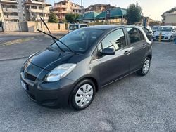 Grigio Usata 2009 Toyota Yaris Tre volumi | 3700 € (Buon prezzo)