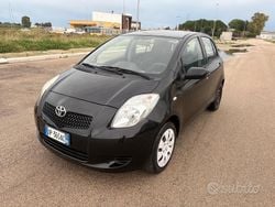 Nero Usata 2010 Toyota Yaris Tre volumi | 3900 € (Ottimo prezzo)