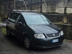Nero Usata 2006 VW Touran Monovolume | 3000 € (Buon prezzo)