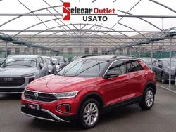 Rosso/tetto nero Usata 2023 VW T-Roc Life SUV | 24.500 € (Buon prezzo)