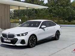 Grigio Nuova 2025 BMW 520 M Sport Tre volumi | 68.280 € (Buon prezzo)