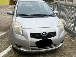 Grigio Usata 2008 Toyota Yaris Tre volumi | 2700 €