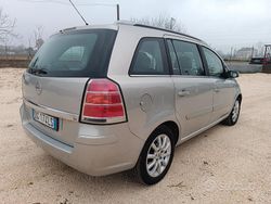 Grigio Usata 2007 Opel Zafira Monovolume | 3250 €