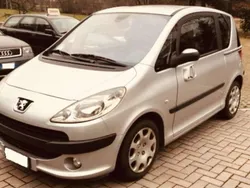 Argento Usata 2006 Peugeot 1007 Due volumi | 2500 € (Buon prezzo)