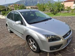 Usata 2007 Ford Focus Tre volumi | 3200 € (Buon prezzo)