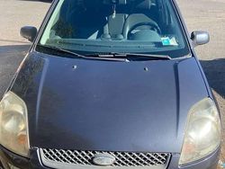 Grigio Usata 2008 Ford Fiesta Tre volumi | 2500 € (Cara)