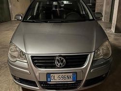 Grigio Usata 2007 VW Polo Tre volumi | 2900 € (Molto cara)