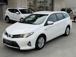 Bianco Usata 2014 Toyota Auris Active Tre volumi | 9900 € (Buon prezzo)