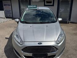 Grigio Usata 2016 Ford Fiesta Titanium Tre volumi | 7800 € (Buon prezzo)