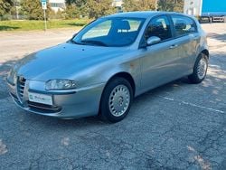 Argento Usata 2004 Alfa Romeo 147 Distinctive Due volumi | 1999 € (Cara)