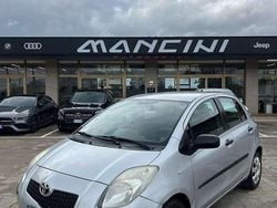 Grigio Usata 2008 Toyota Yaris Tre volumi | 3500 € (Buon prezzo)