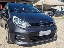 Blu/azzurro(met.) Usata 2016 Kia Rio Tre volumi | 6500 € (Buon prezzo)