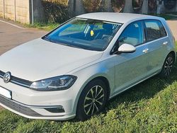Grigio Usata 2017 VW Golf VII Highline Tre volumi | 15.500 € (Buon prezzo)