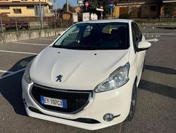 Bianco Usata 2015 Peugeot 208 Due volumi | 5800 € (Buon prezzo)