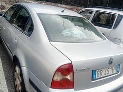Grigio Usata 2001 VW Passat Tre volumi | 2000 € (Buon prezzo)