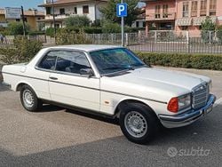 Bianco Usata 1980 Mercedes 230 Tre volumi | 13.000 €