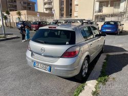 Usata 2004 Opel Astra Tre volumi | 2200 € (Buon prezzo)