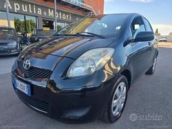 Nero Usata 2011 Toyota Yaris Tre volumi | 4490 € (Buon prezzo)