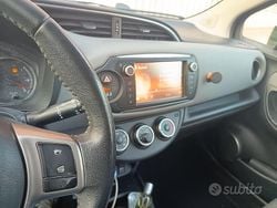 Nero Usata 2015 Toyota Yaris Tre volumi | 7500 €