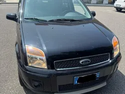 Usata 2010 Ford Fusion Due volumi | 3000 € (Buon prezzo)