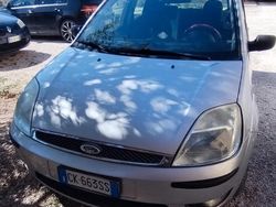 Grigio Usata 2004 Ford Fiesta Due volumi | 1800 € (Molto cara)