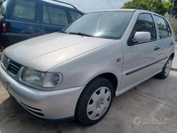 Grigio Usata 1999 VW Polo Tre volumi | 2200 €