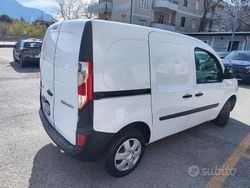 Bianco Usata 2018 Renault Kangoo Tre volumi | 7390 € (Ottimo prezzo)