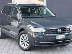 Grigio scuro Usata 2022 VW Tiguan Life SUV | 23.480 € (Super prezzo)