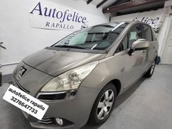 Oro Usata 2011 Peugeot 5008 Business-Line Monovolume | 4900 € (Buon prezzo)
