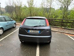 Usata 2004 Ford Focus Tre volumi | 2200 € (Cara)