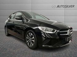 Nero / pastello Usata 2022 Mercedes B180 Executive Monovolume | 24.400 € (Buon prezzo)