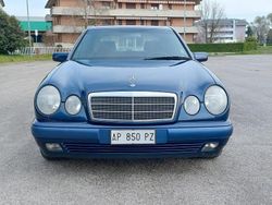 Blu Usata 1997 Mercedes E200 Classic Tre volumi | 2699 € (Super prezzo)