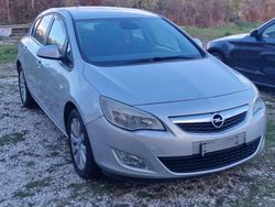 Usata 2011 Opel Astra Tre volumi | 3500 € (Buon prezzo)
