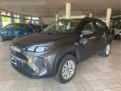 Grigio(met.) Nuova 2025 Toyota Yaris Active SUV | 25.900 €