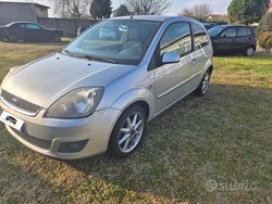 Grigio Usata 2007 Ford Fiesta Tre volumi | 2500 € (Buon prezzo)