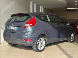 Grigio Usata 2011 Ford Fiesta Titanium Due volumi | 3999 € (Buon prezzo)