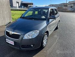 Grigio Usata 2009 Skoda Fabia Style Tre volumi | 2690 € (Buon prezzo)