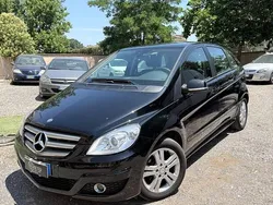 Nero Usata 2011 Mercedes B180 Executive Monovolume | 5000 € (Buon prezzo)