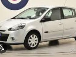 Grigio Usata 2011 Renault Clio II Due volumi | 4999 € (Cara)