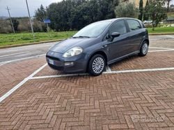 Grigio Usata 2014 Fiat Punto Tre volumi | 5300 € (Buon prezzo)